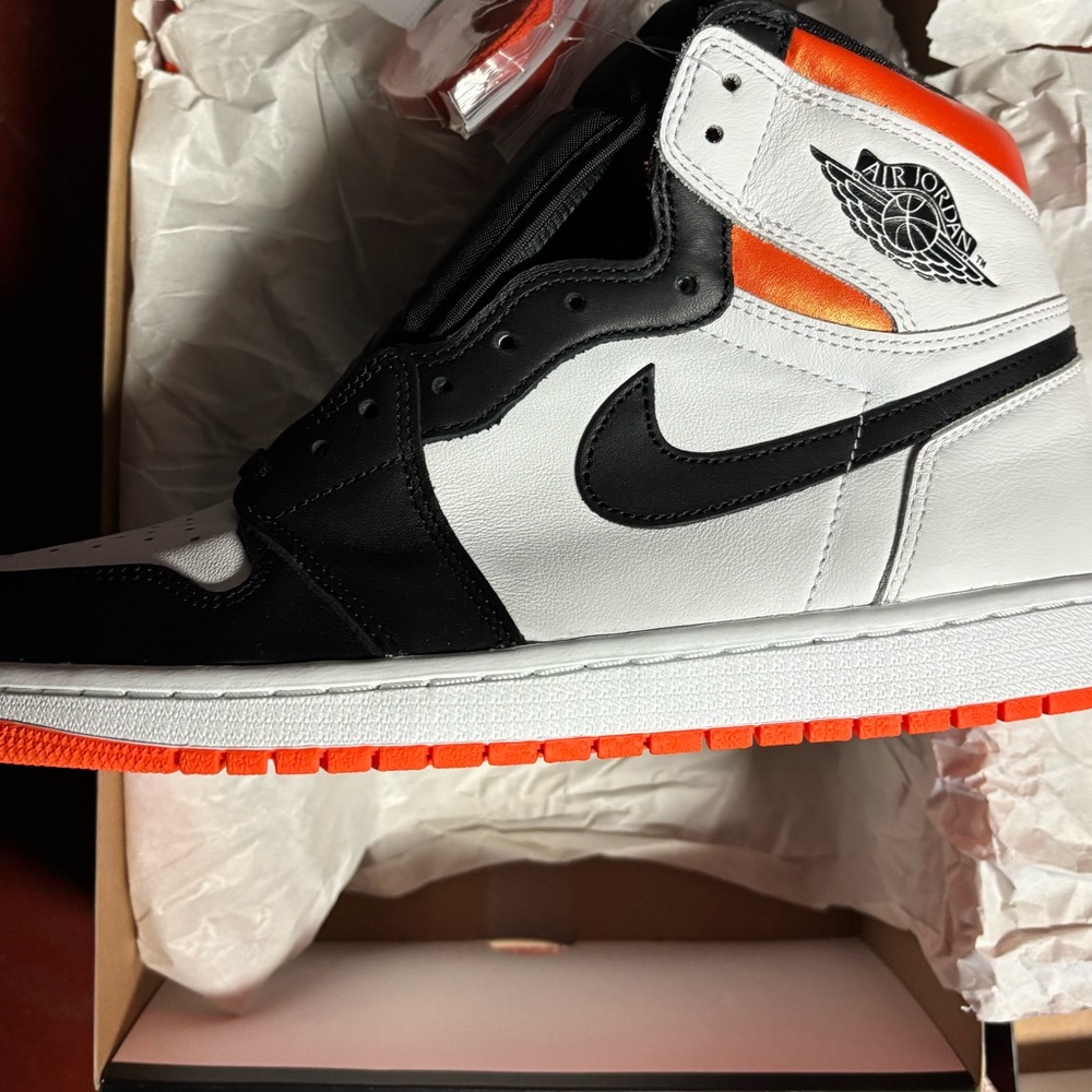 Jordan Men's Black and Orange Sneakers